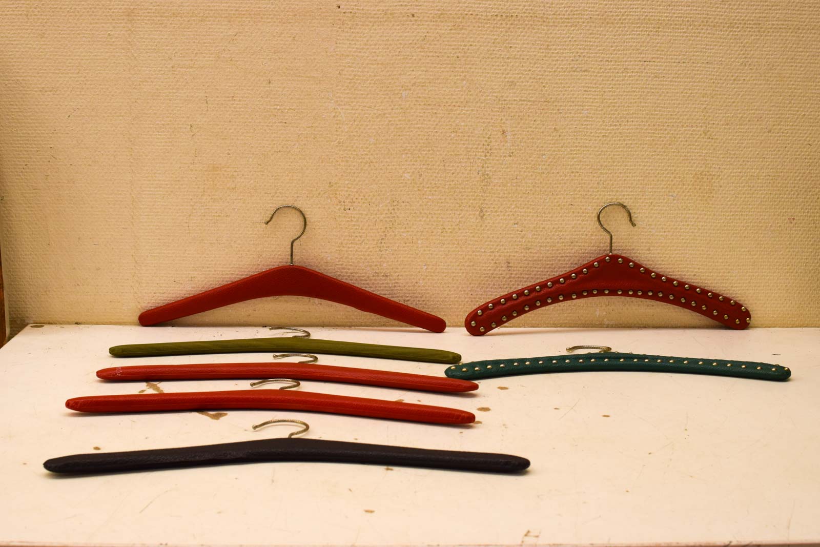 7 stuks vitage Kapstokken/kledinghangers 50925