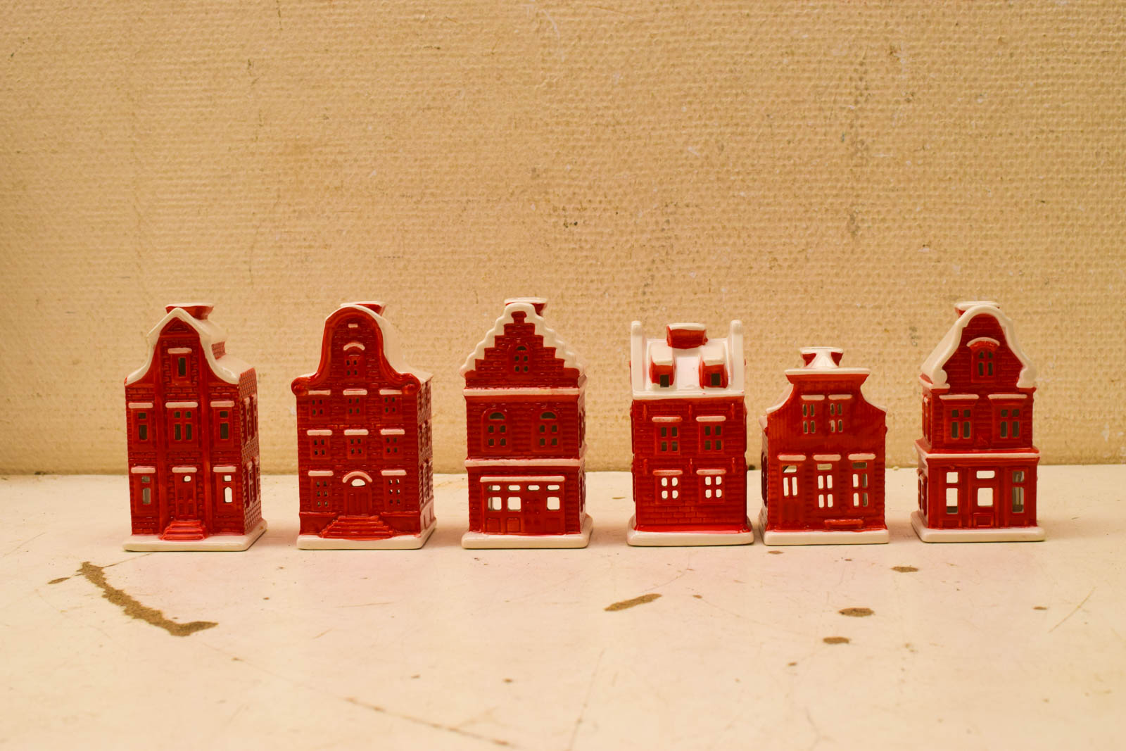 6 stuks porseleinen kersthuisjes 50927