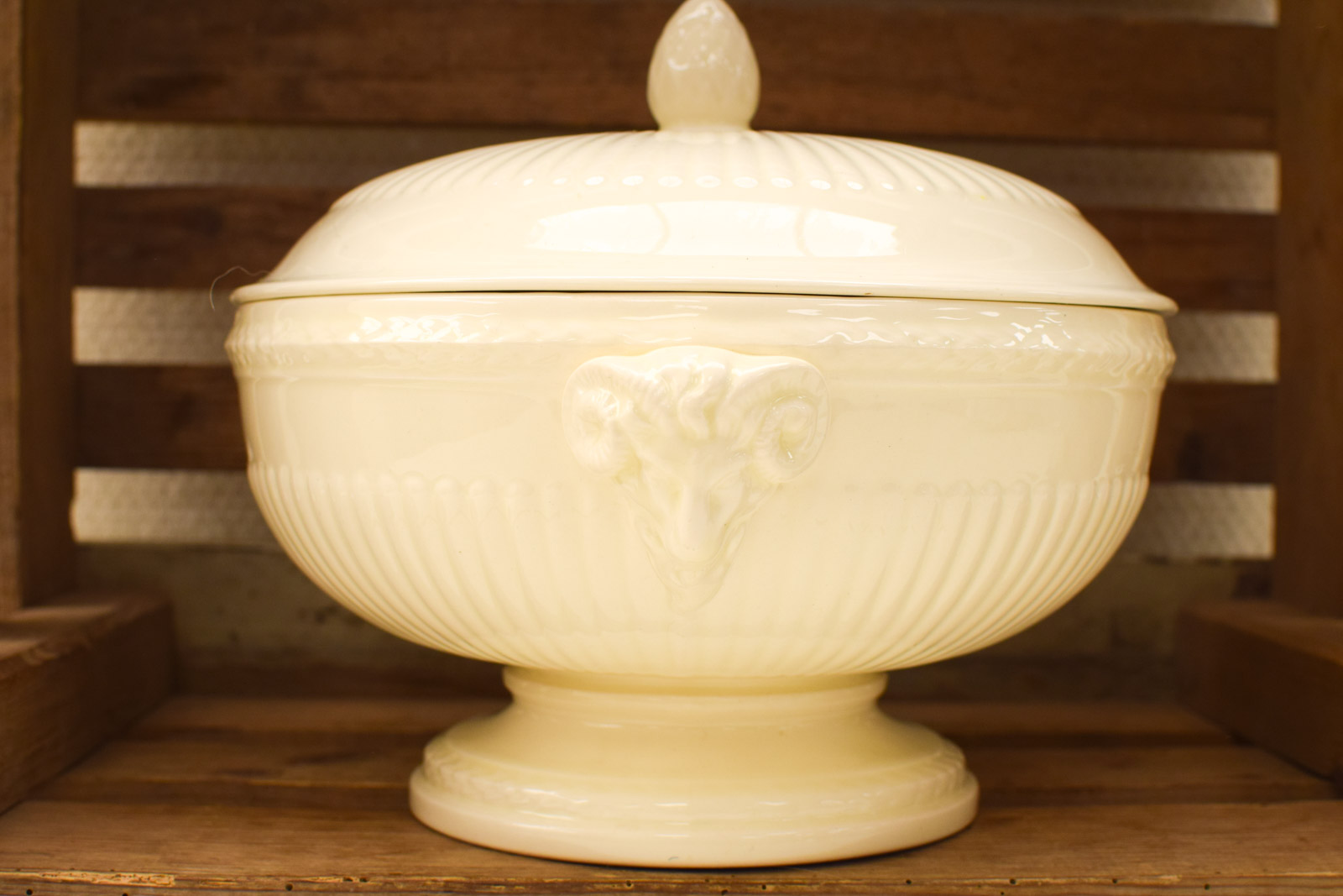 Alternative view of Wedgwood Soepterine 50936