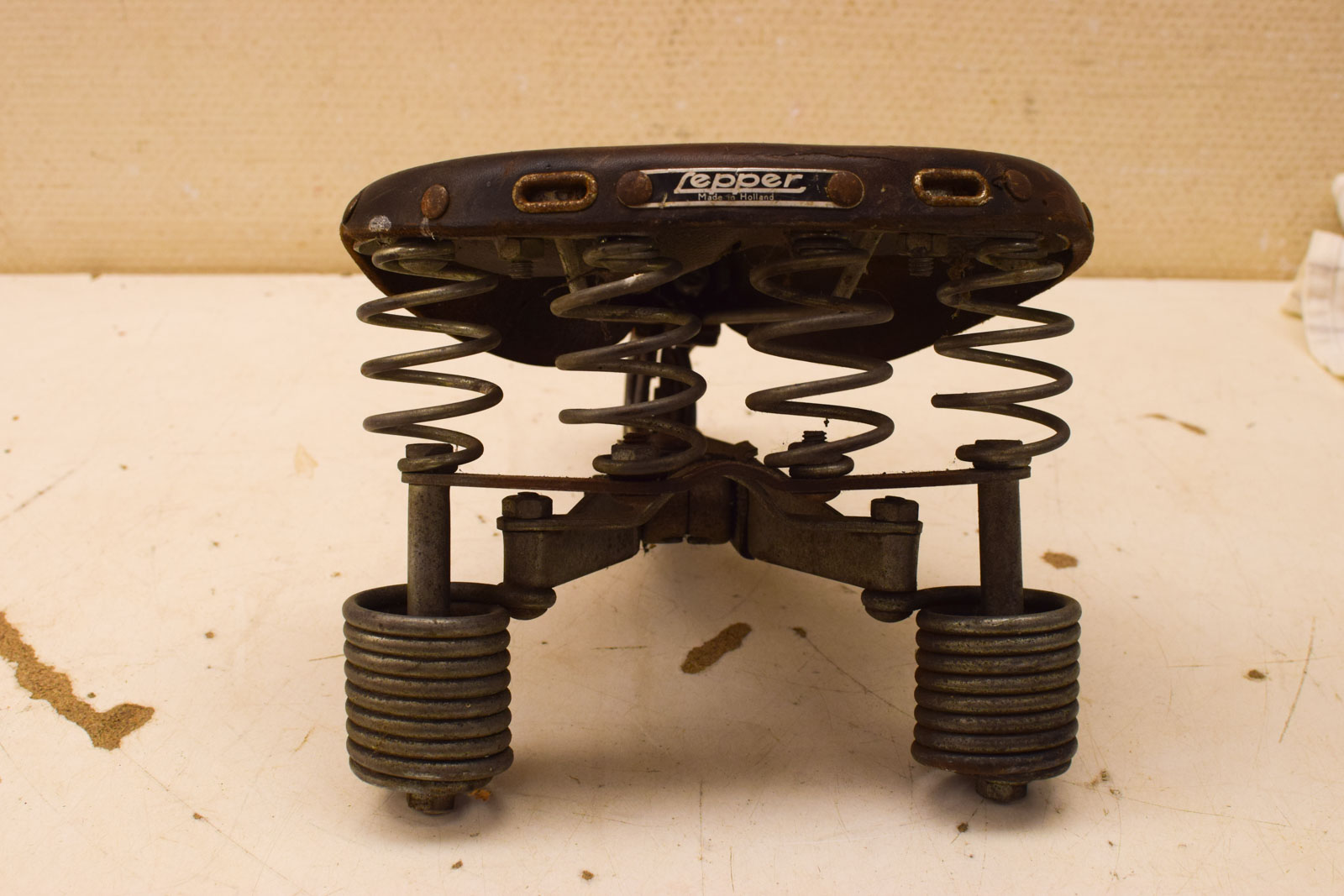 Alternative view of Vintage Primus Fietszadel 50939