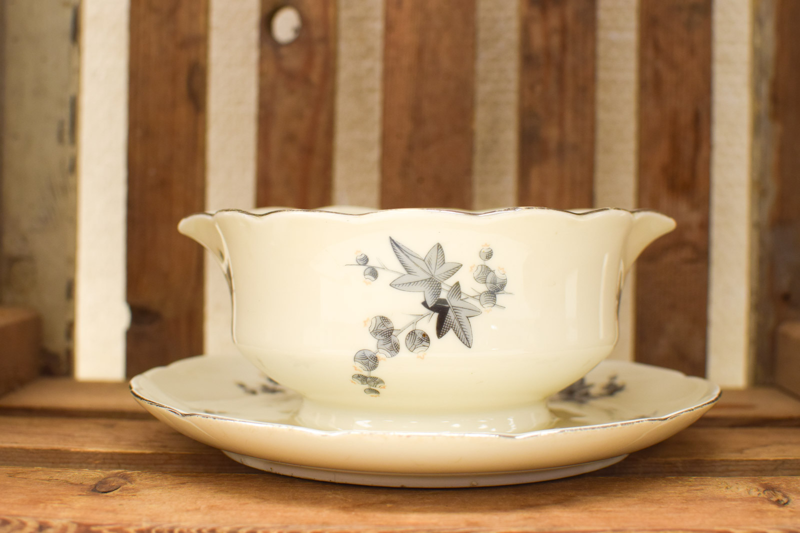 Puls porseleinen sju / saus schaaltje met vast schoteltje 50956