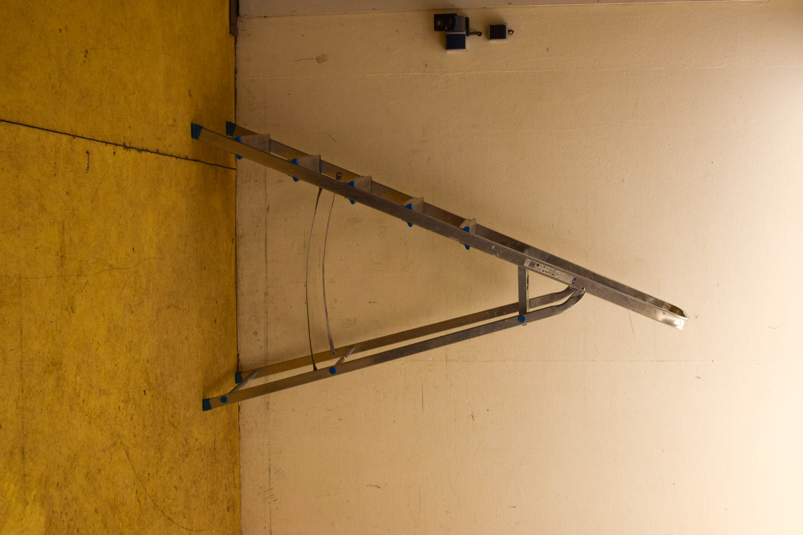 Alternative view of Huishoudtrap 50977