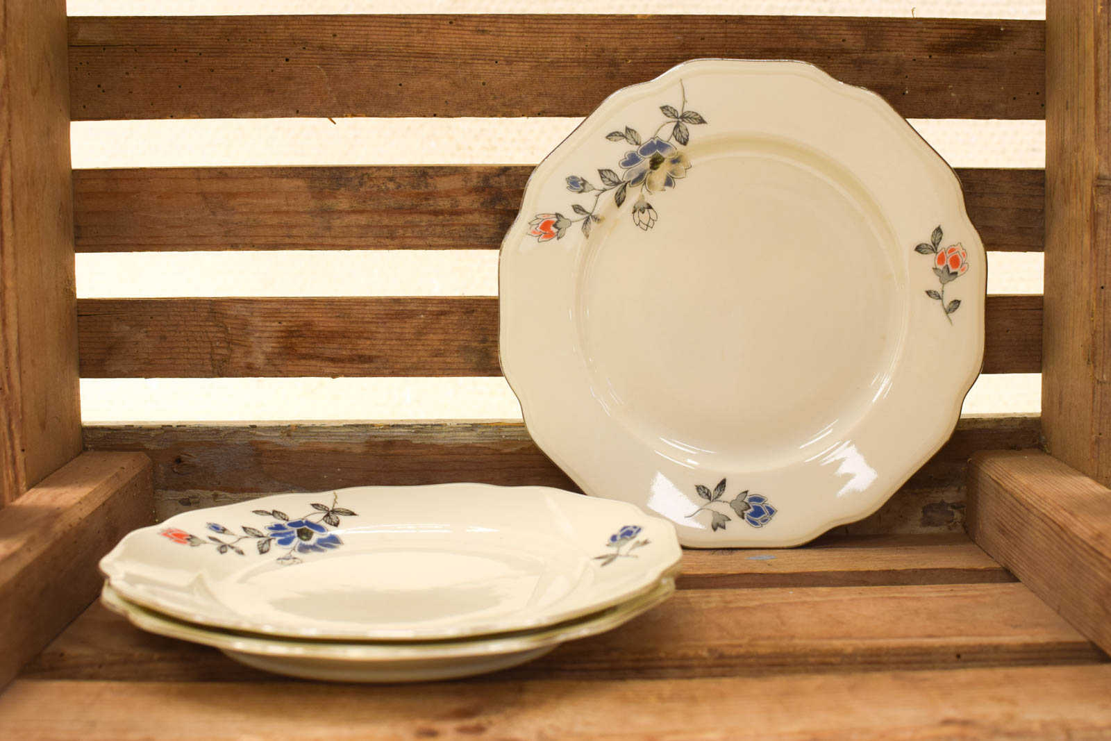 3 stuks J vory porseleinen bordjes 50979