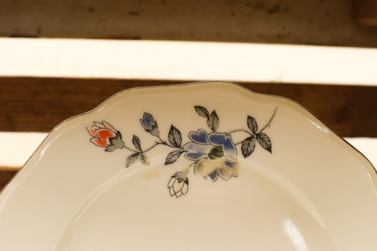 Alternative view of 3 stuks J vory porseleinen bordjes 50979