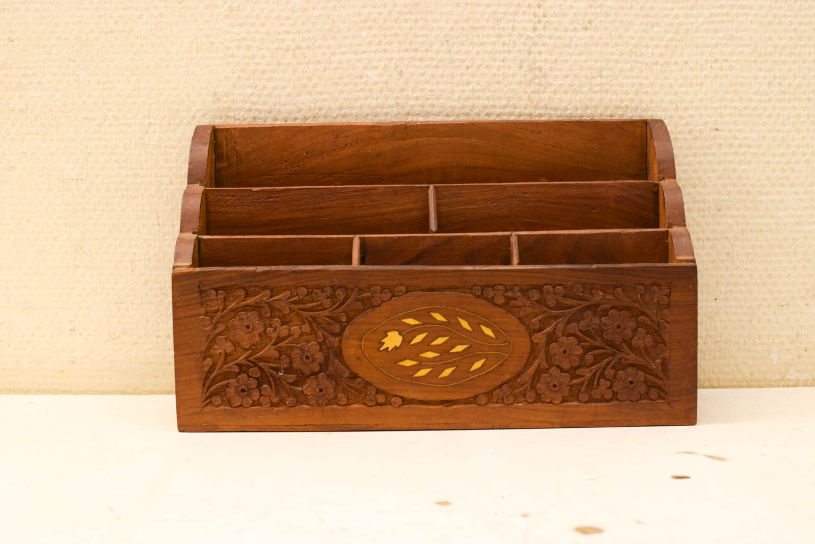 Houten brievenhouder voor aan de muur 51045