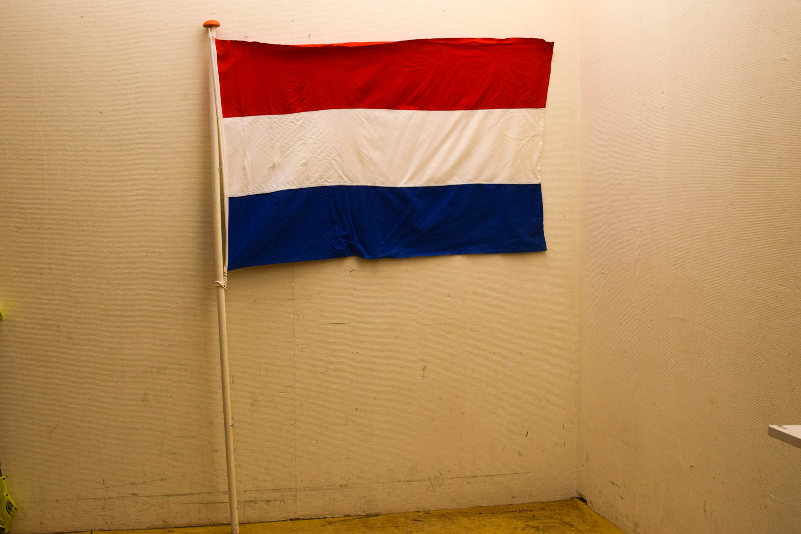 Nederlandse vlag met vlaggenstok 51057