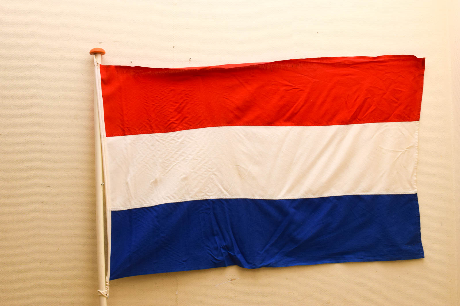 Alternative view of Nederlandse vlag met vlaggenstok 51057