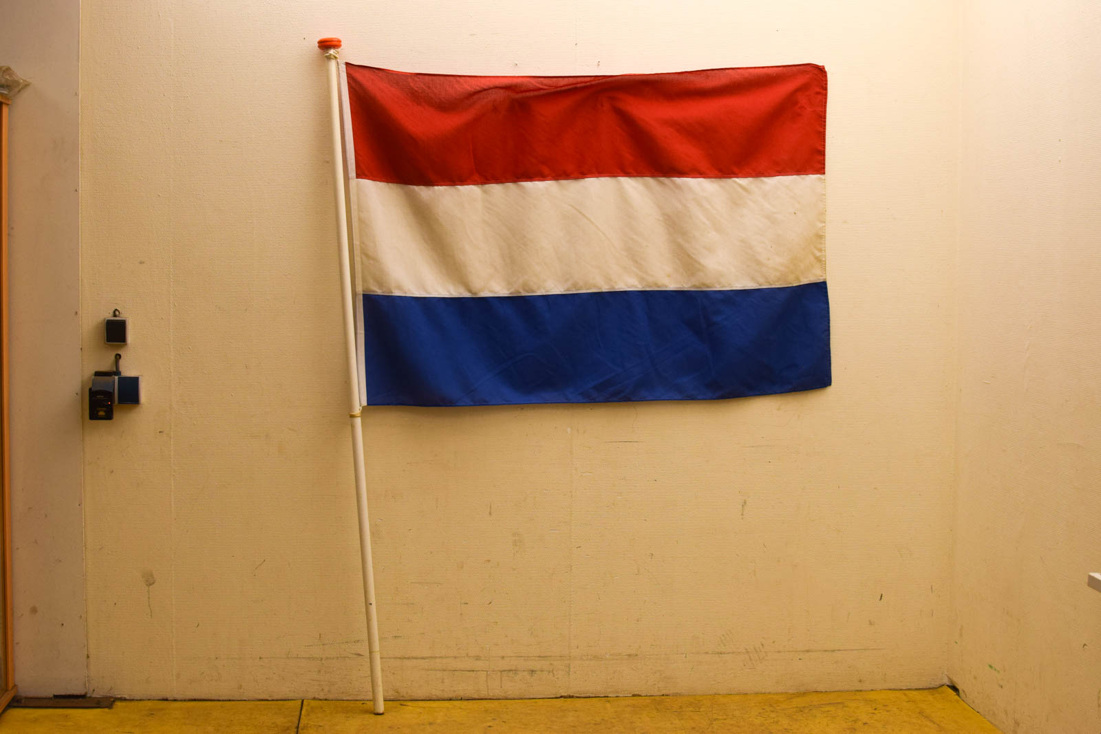 Nederlandse vlag met vlaggenstok 51076