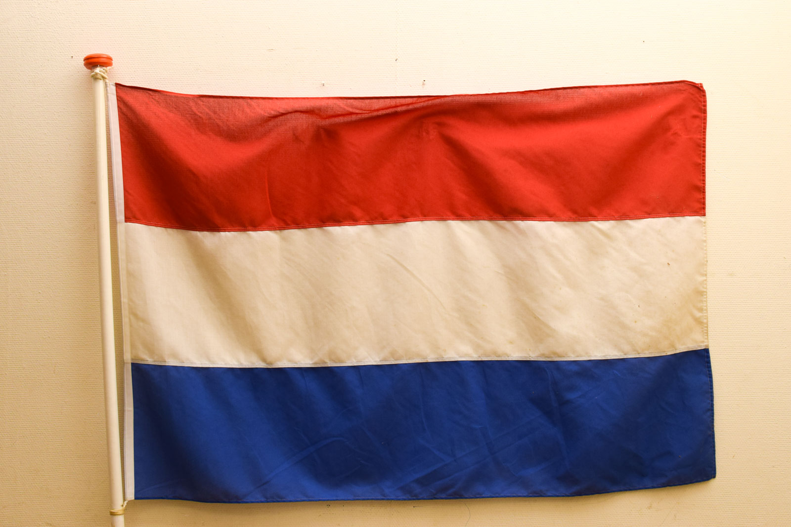 Alternative view of Nederlandse vlag met vlaggenstok 51076