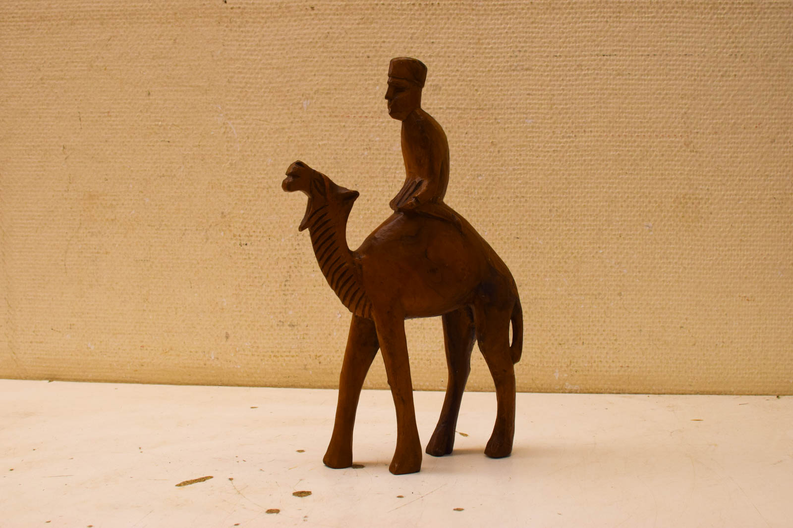 Alternative view of Houten  beeld van een kameel 51130