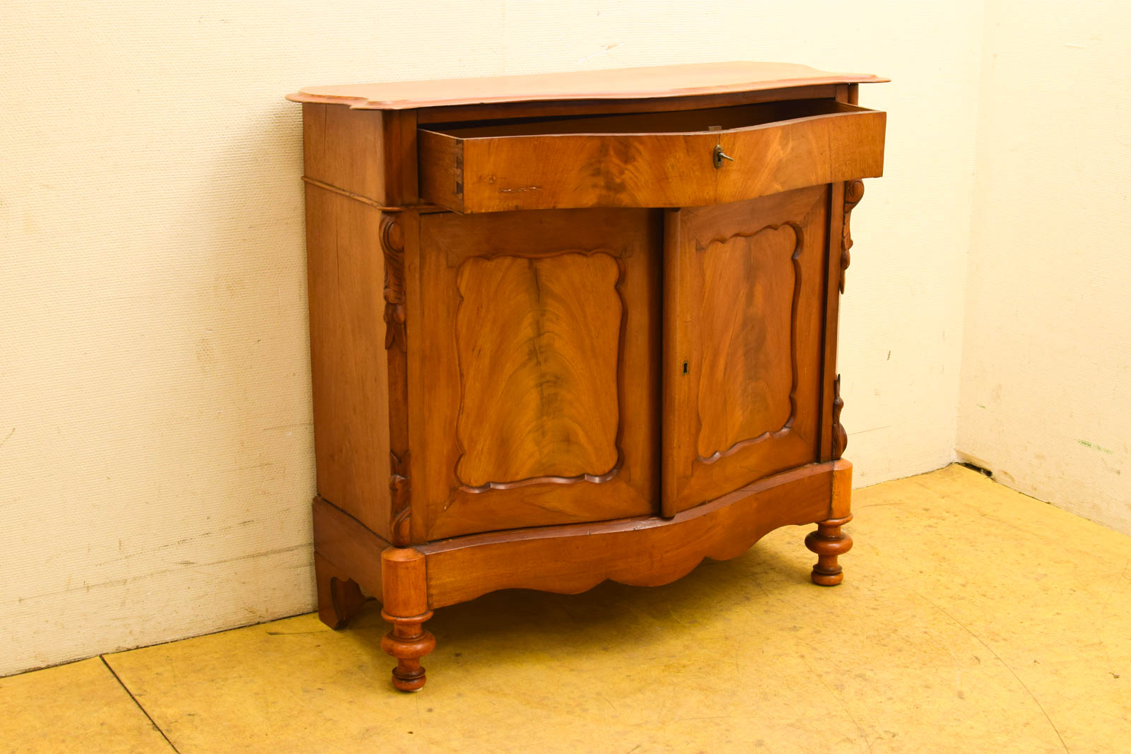 Alternative view of Biedermeier kastje 51177