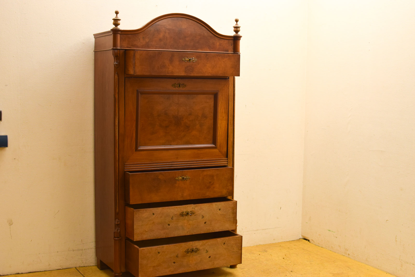 Alternative view of Secretaire  51184