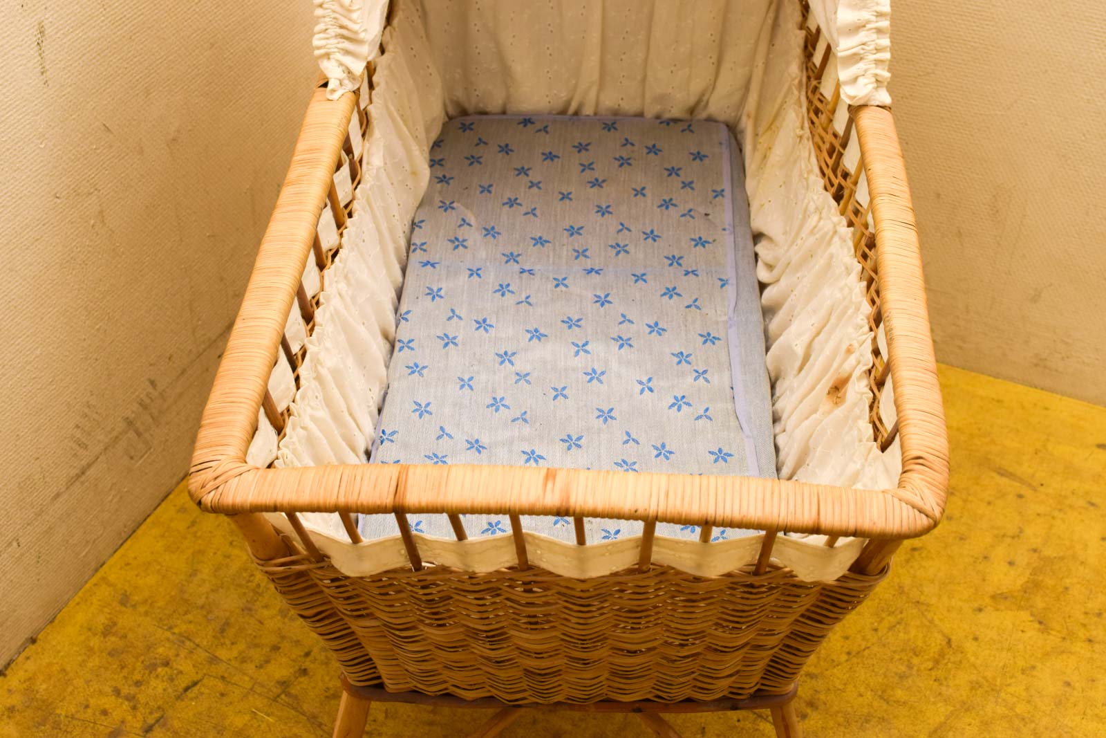 Alternative view of Rotan Wieg 51193