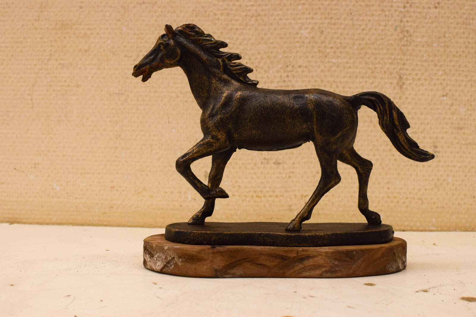 Gietijzeren beeld van een paard 51199