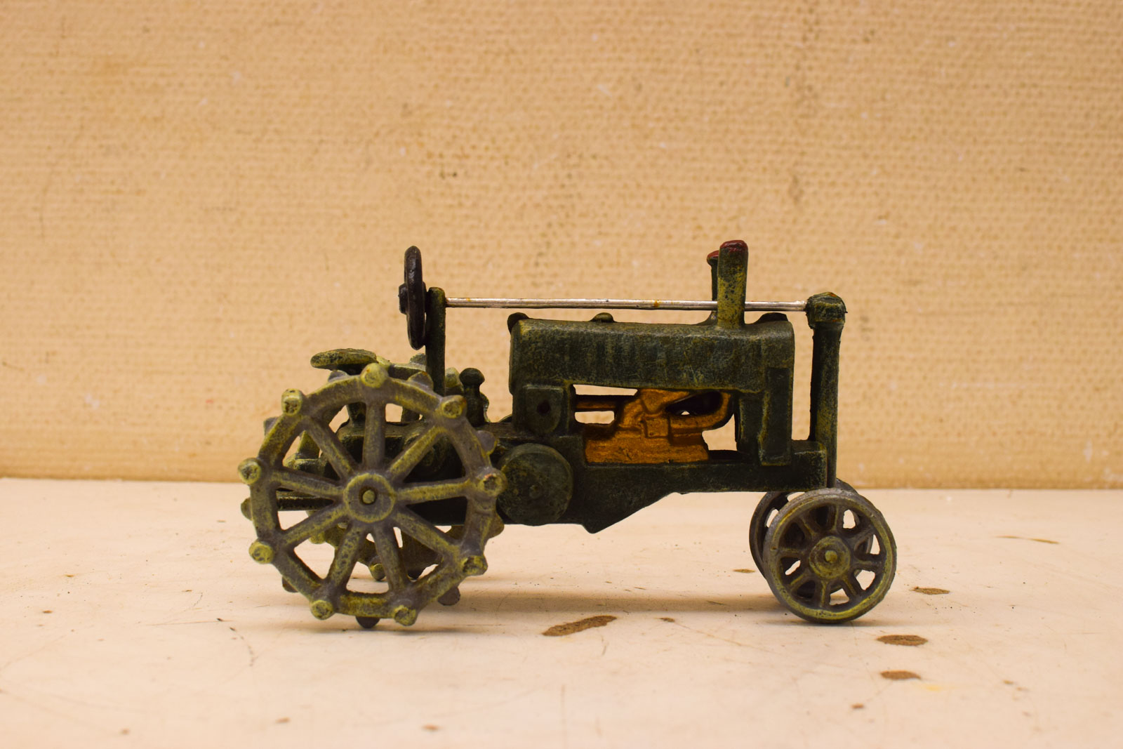 Gietijzeren beeld van een tractor 51203