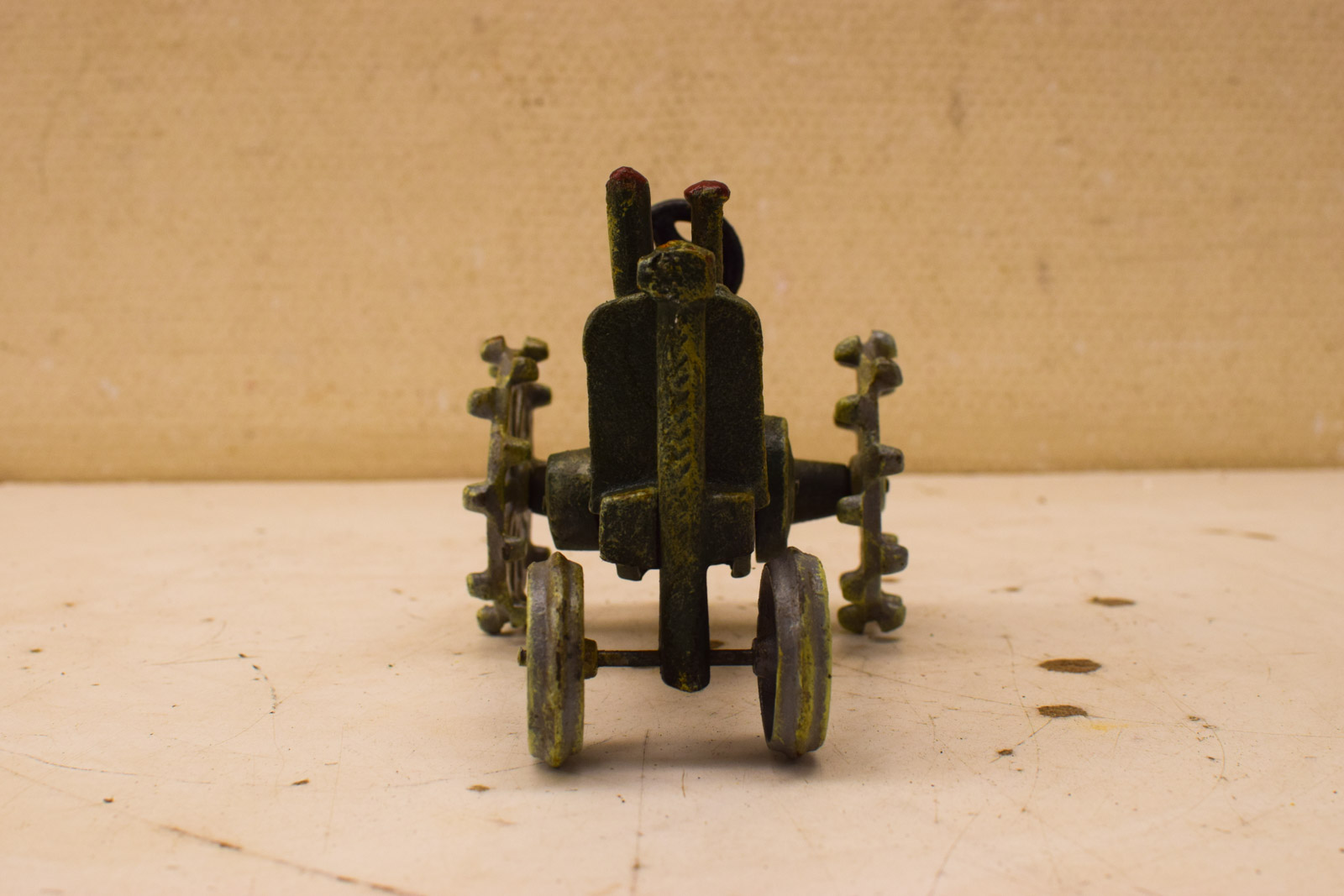 Alternative view of Gietijzeren beeld van een tractor 51203