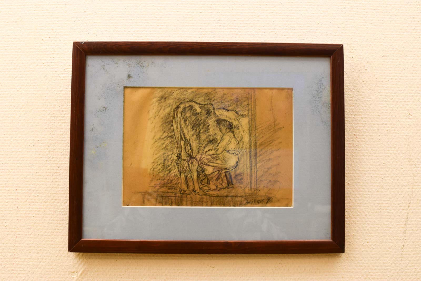 Prent /Tekening van een boerin die een koe melkt 51221