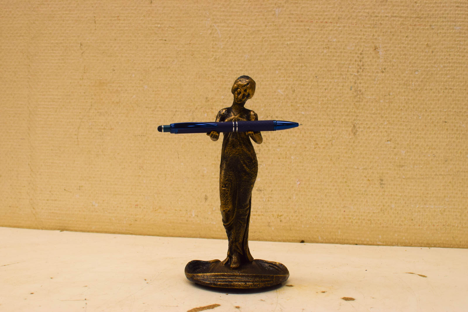 Alternative view of Gietijzeren Art Nouveau pennenhouder 51236