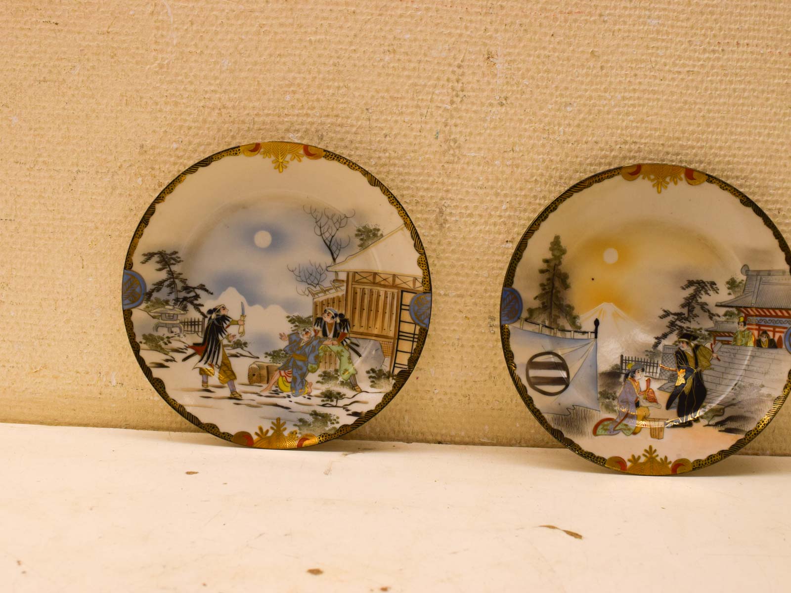 2 porseleinen borden  51299