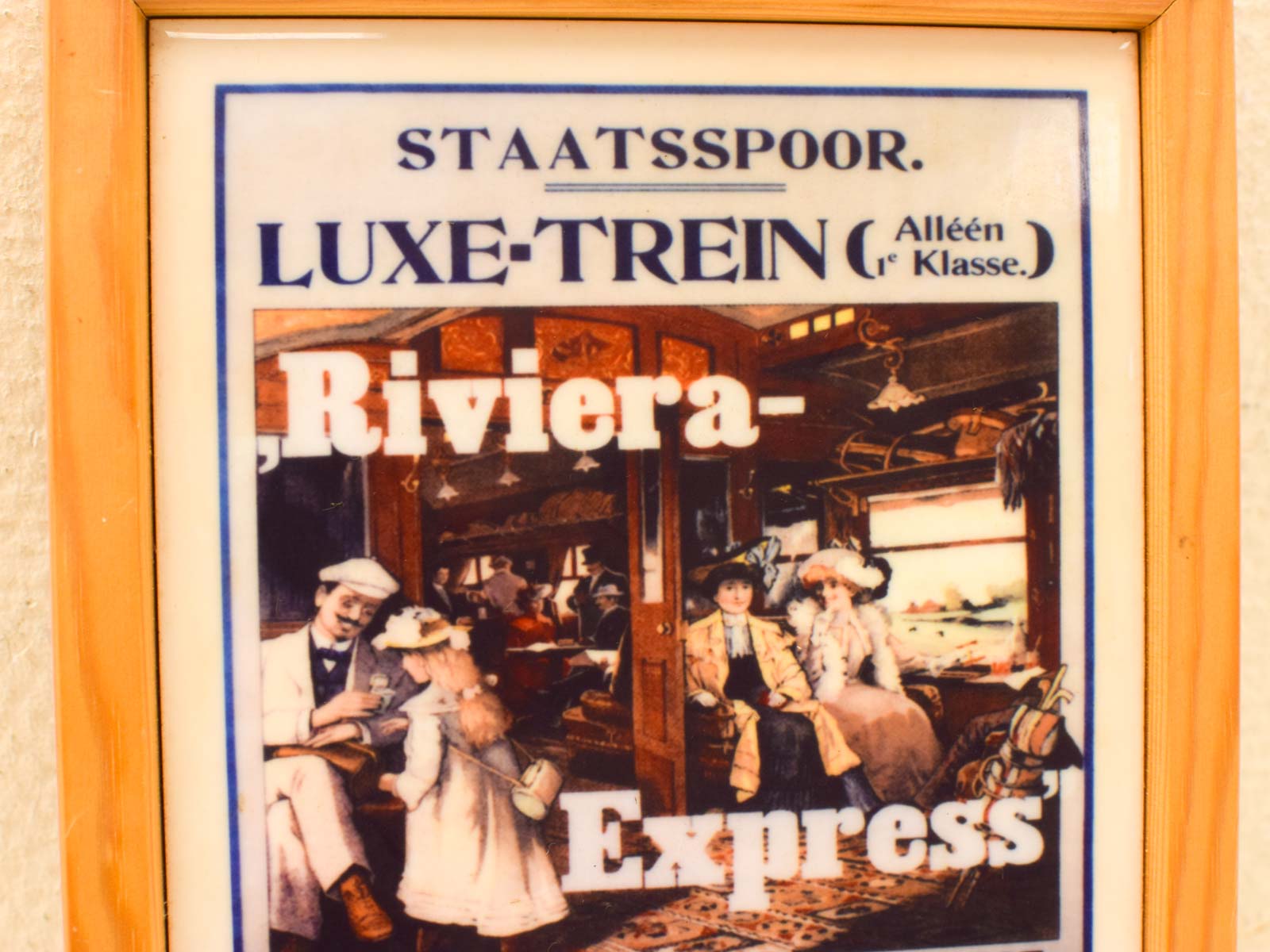 Alternative view of Wandtegel in een houten lijstje  51303