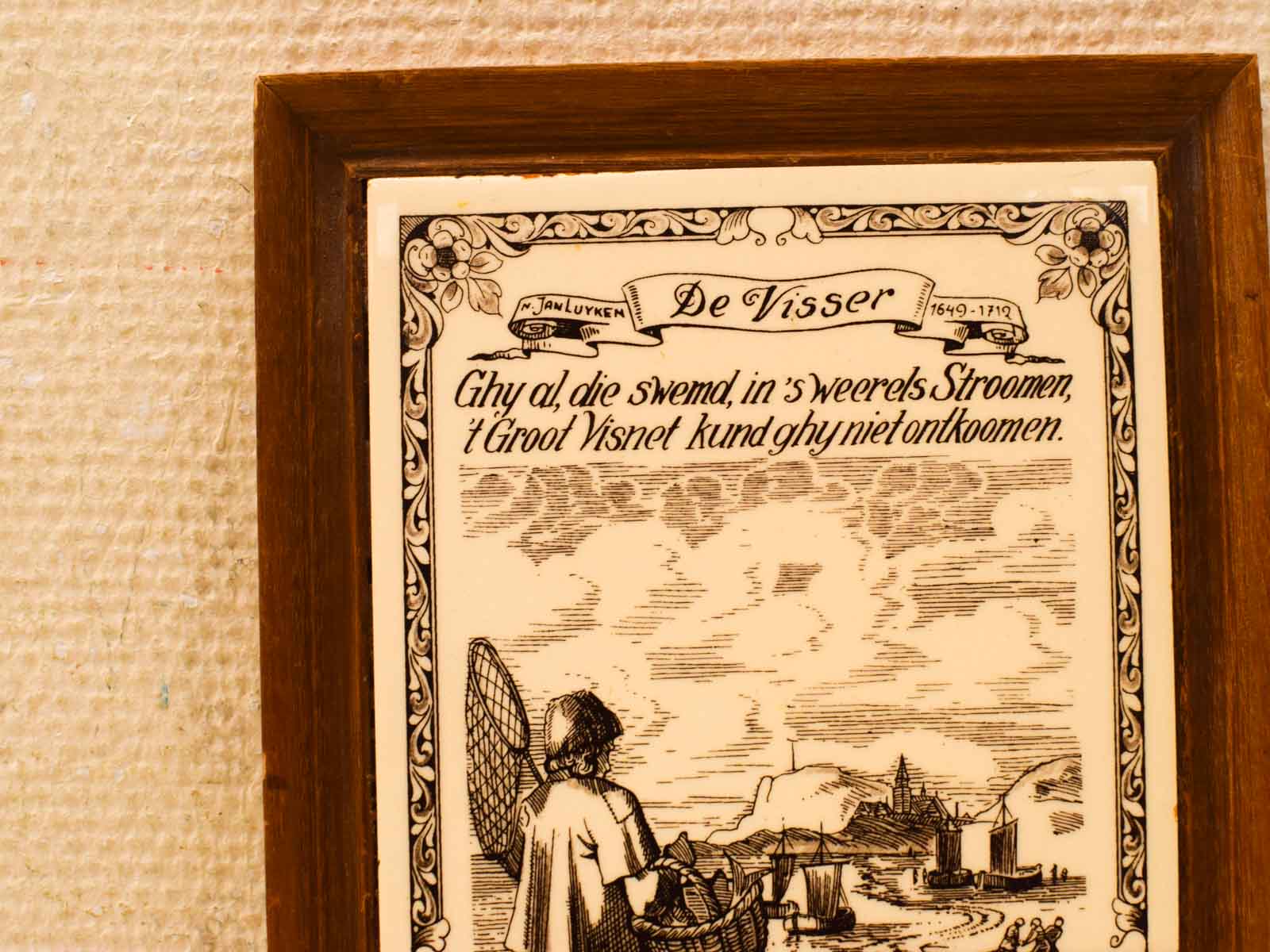 Alternative view of 2 Wandtegels in een houten lijstje met text  51308