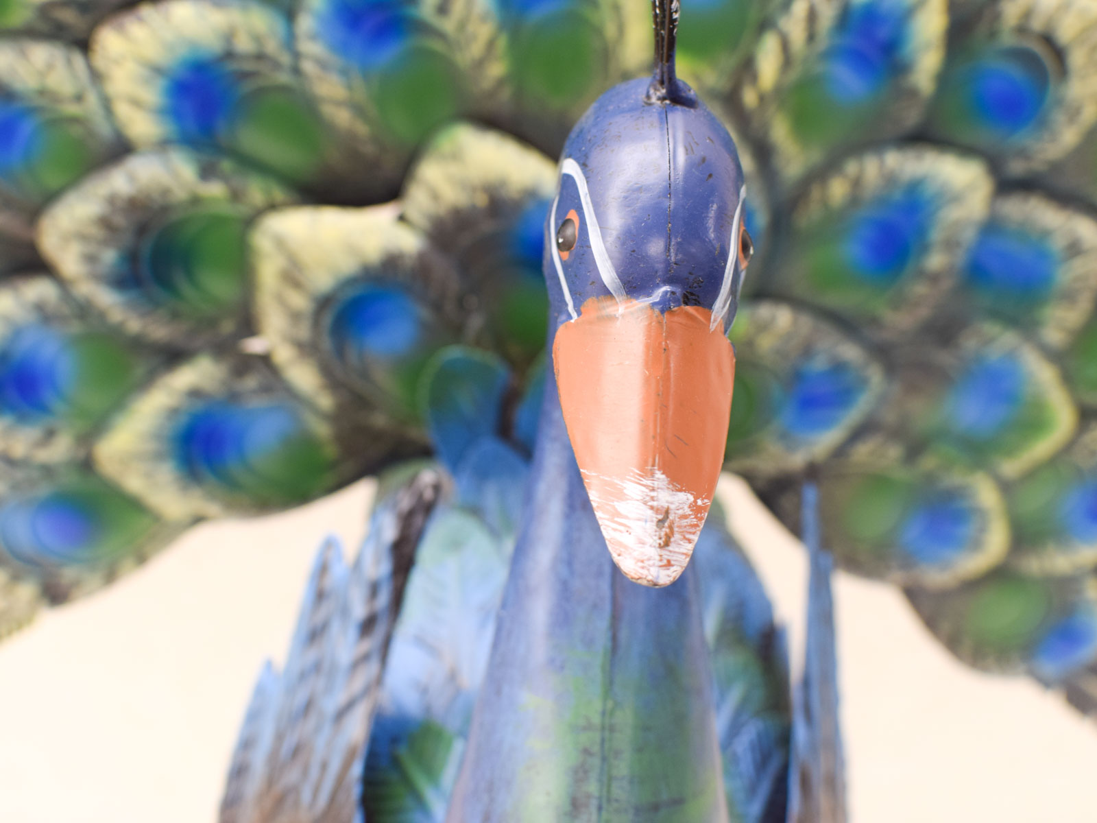 Alternative view of Metalen beeld van een pauw 51356