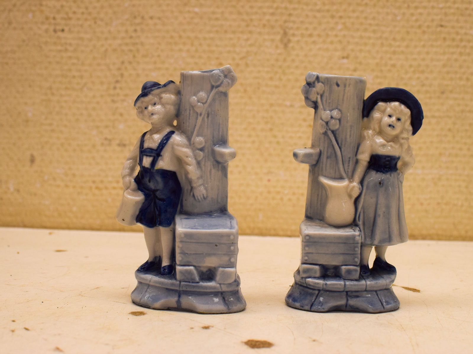 2 stuks porseleinen vaasje 51385