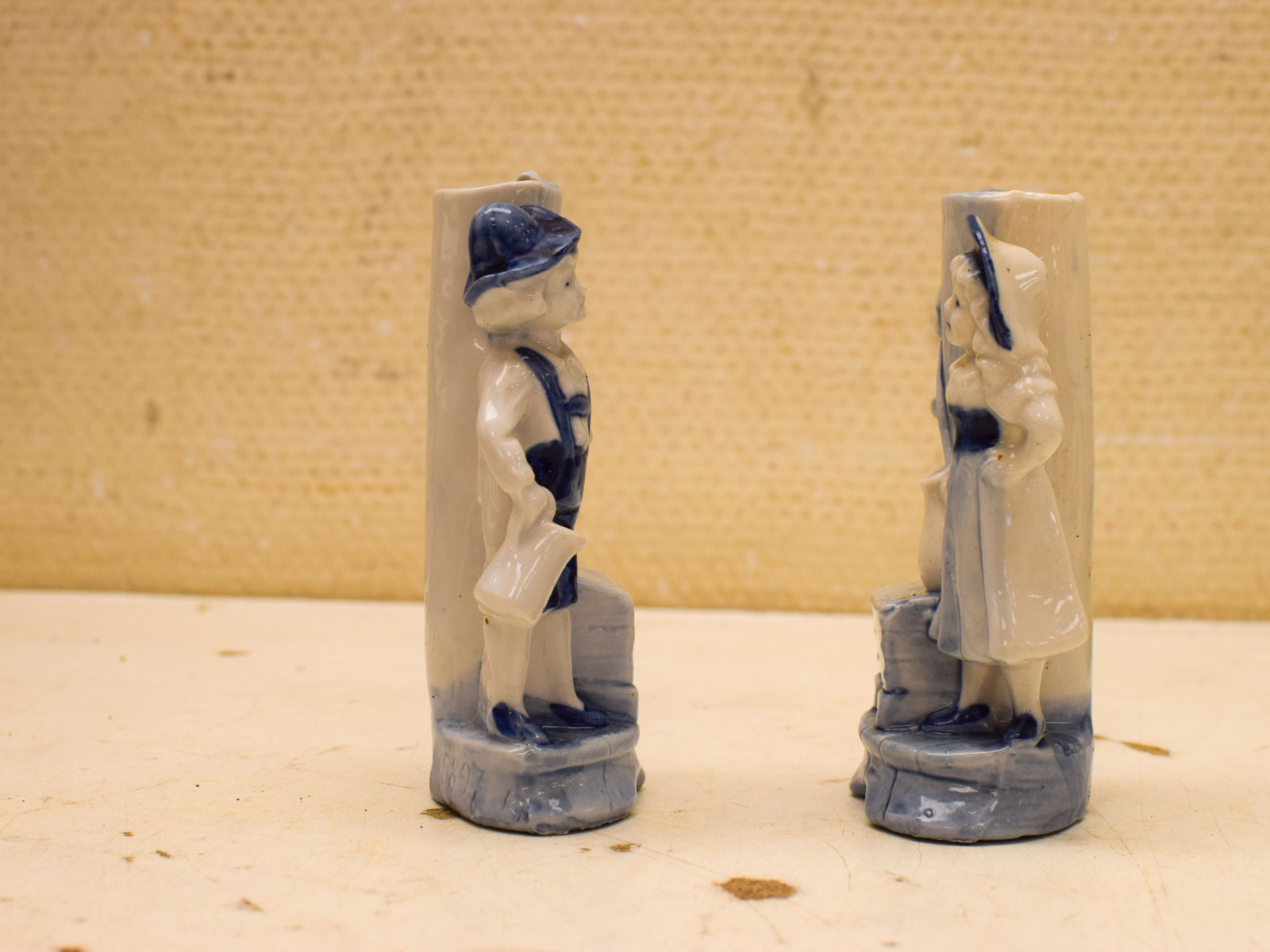 Alternative view of 2 stuks porseleinen vaasje 51385