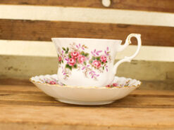 Royal Albert porseleinenkop en schoteltje 51054