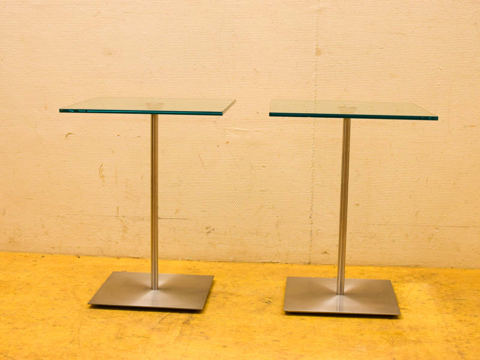 2 stuks bijzettafeltjes 51409