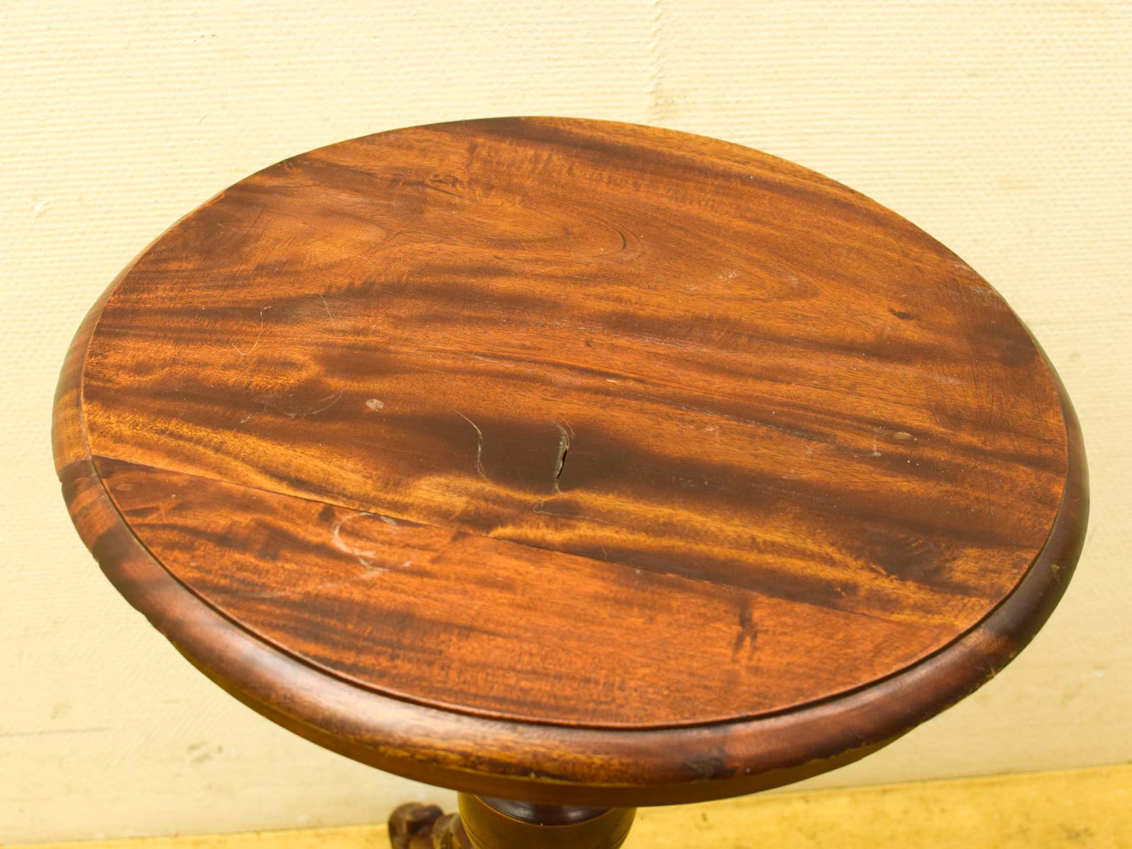 Alternative view of Ronde Houten bijzettafel 51425