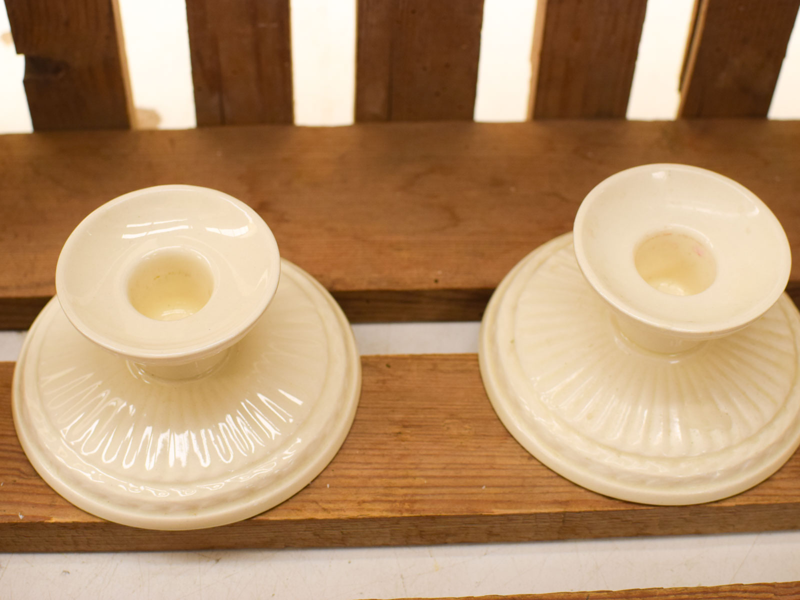 Alternative view of 2 stuks Wedgwood porseleinen kaarsenkandelaars 51427