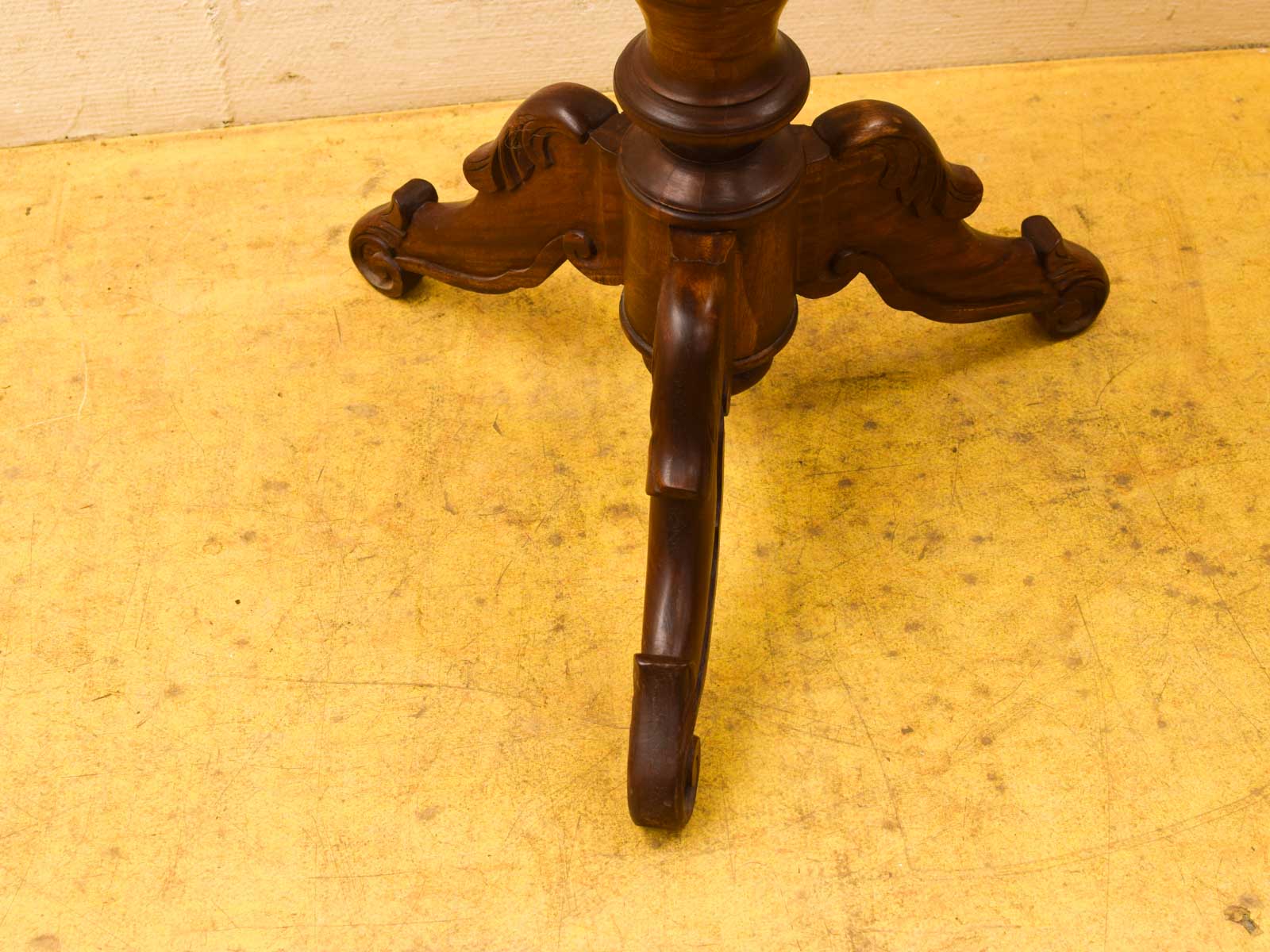 Alternative view of Ronde Bijzettafeltje 51472