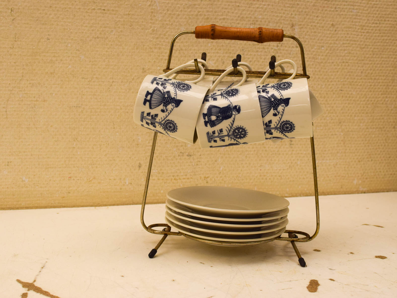 Vintage Boekenrek met Seltmann Weiden servies 51596