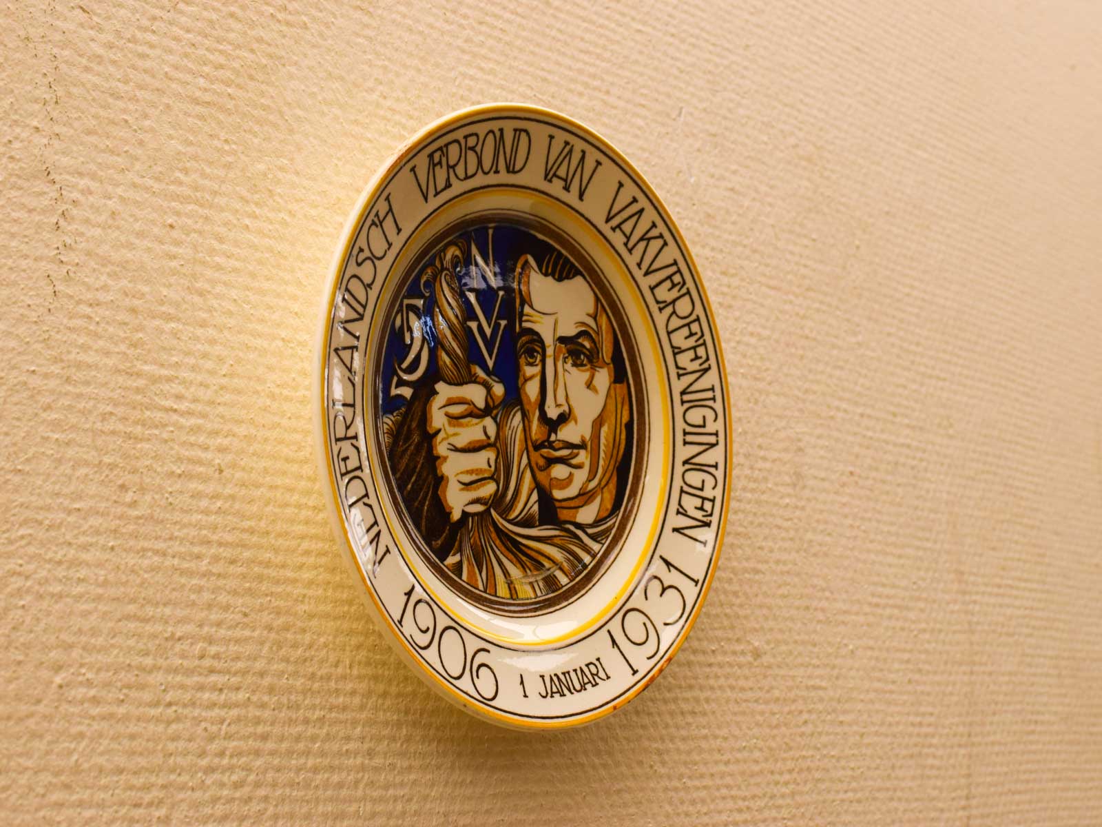 Alternative view of Petrus Regout & Co wandbord 51647
