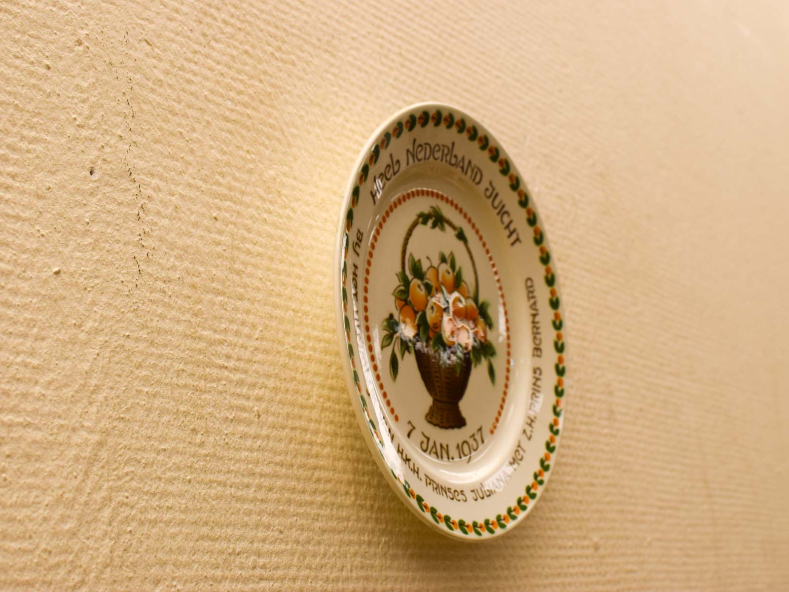 Alternative view of Porseleinen Herdenkings bord 51665
