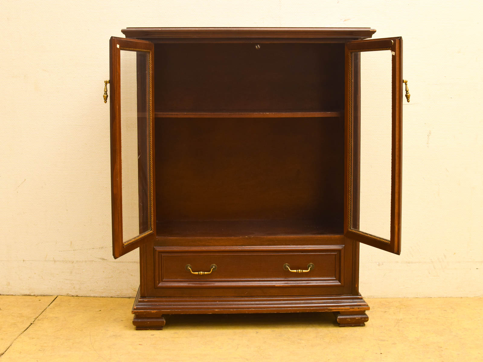 Alternative view of Houten Vitrinekast 51695