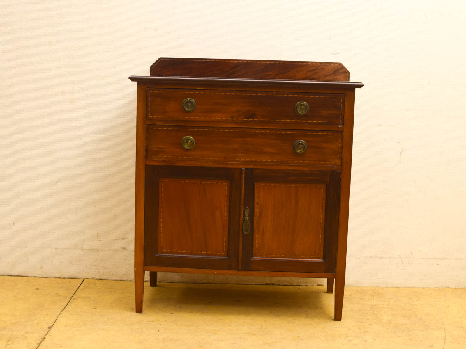 Houten Kastje met twee lades en twee deurtjes 51721