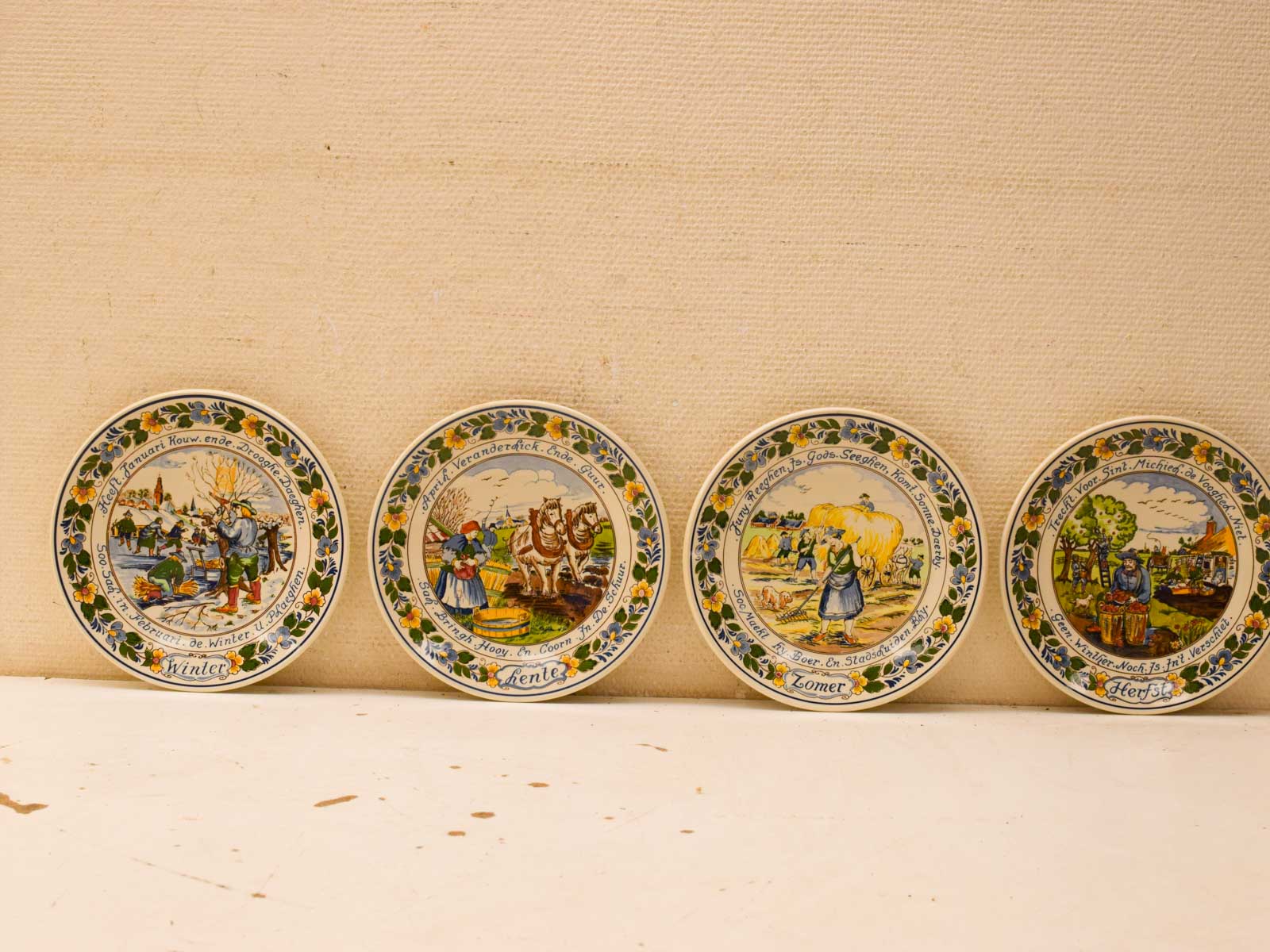 Alternative view of 4 stuks Goedewaagen porseleinen wandborden 51795