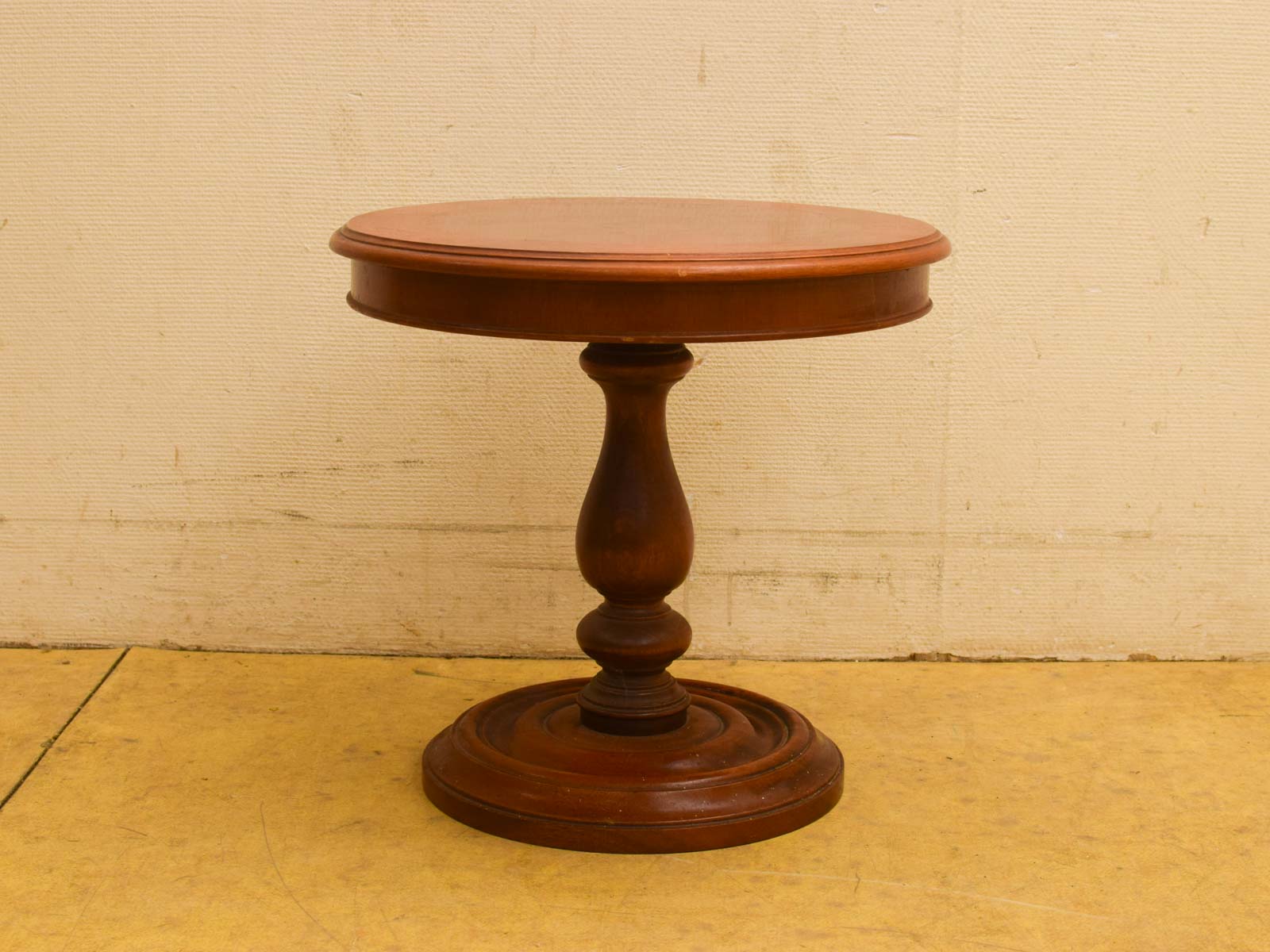 Alternative view of Ronde Houten Bijzettafeltje 51825