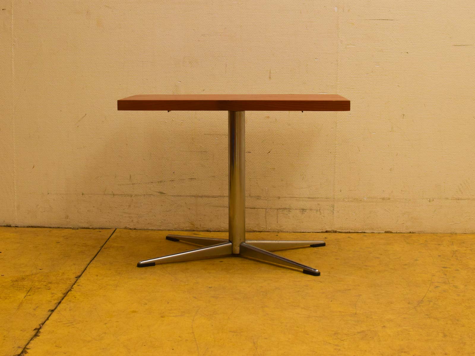 Vintage Bijzettafel 51834