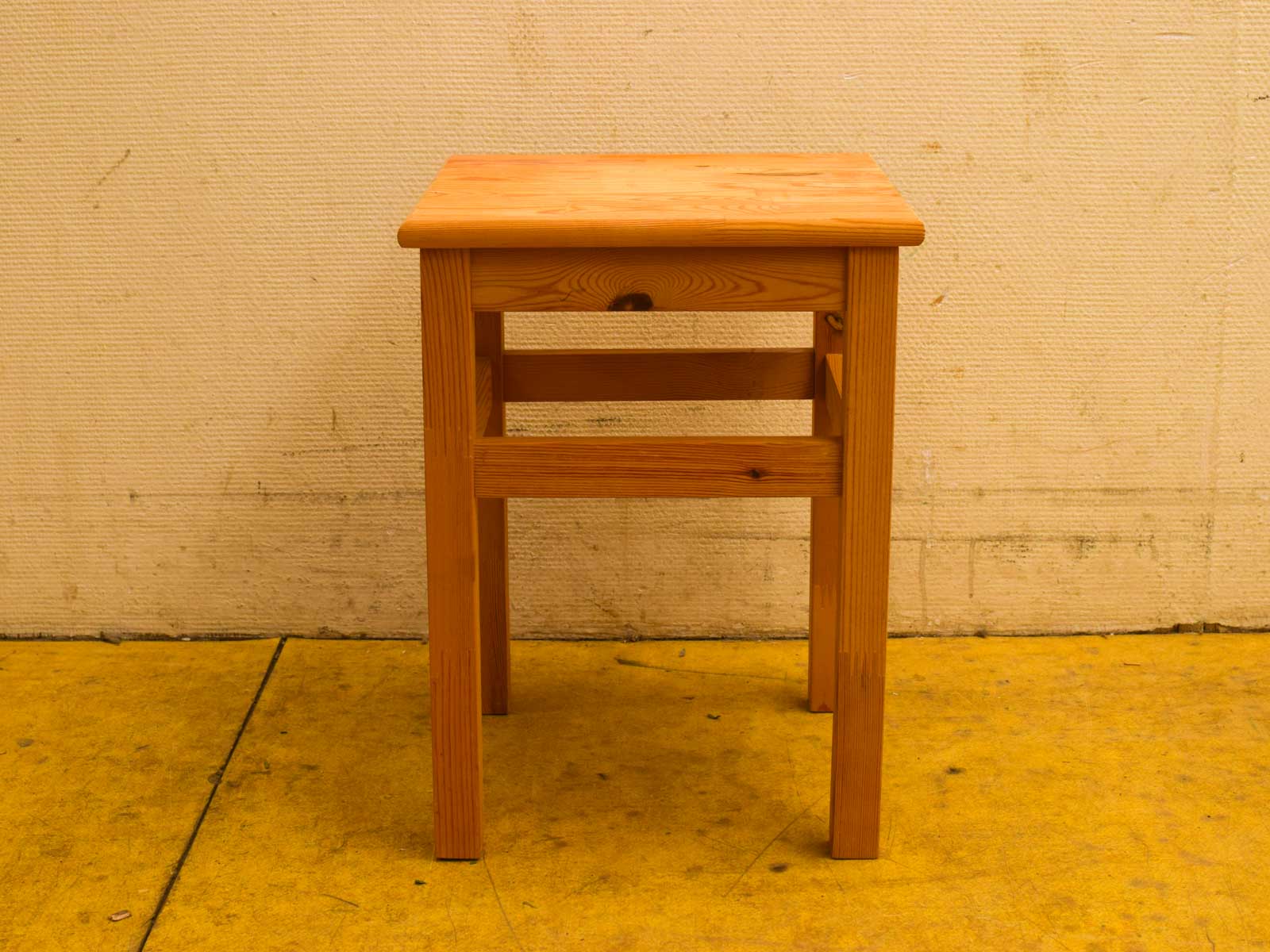 Houten bijzettafeltje 51972