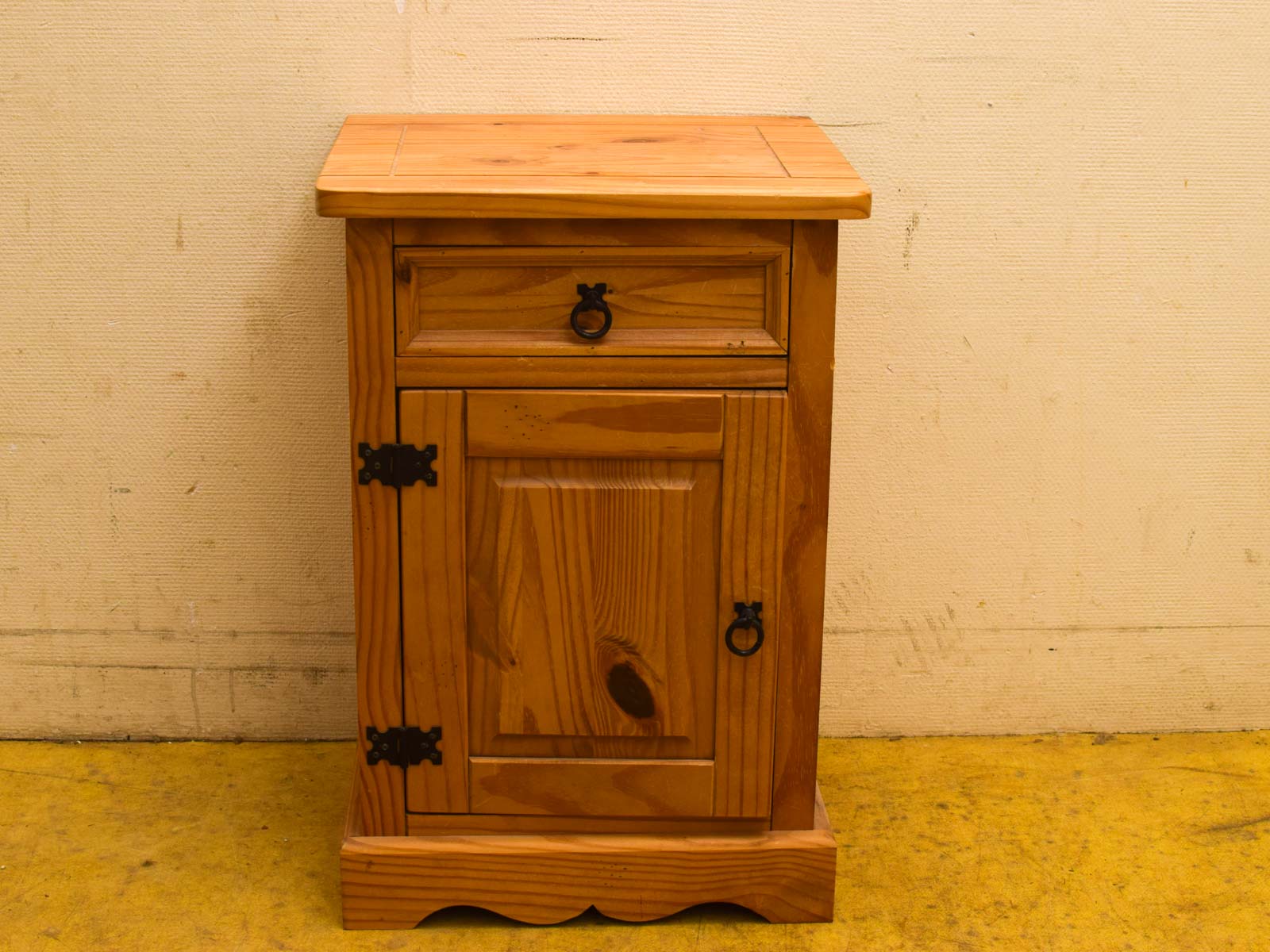 Grenen kast, nachtkast, Halkastje 52113
