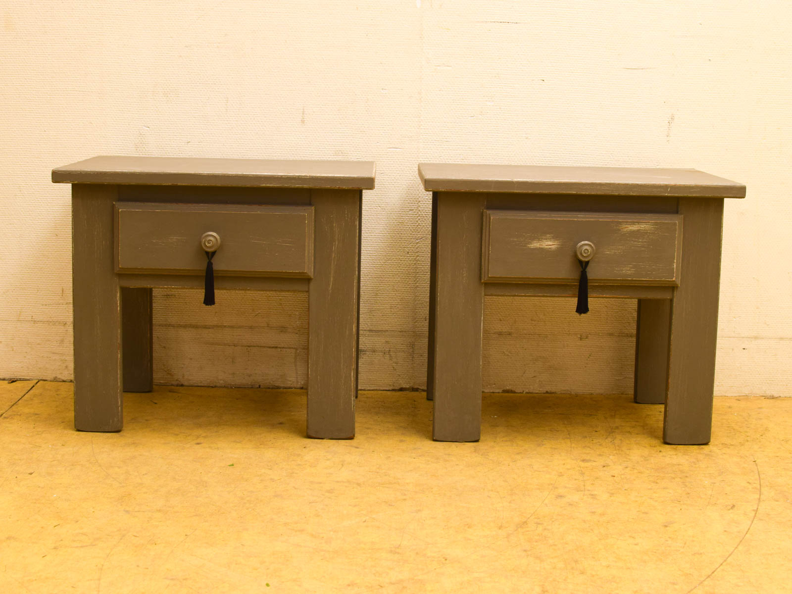 2 stuks houten Nachtkastjes 52144