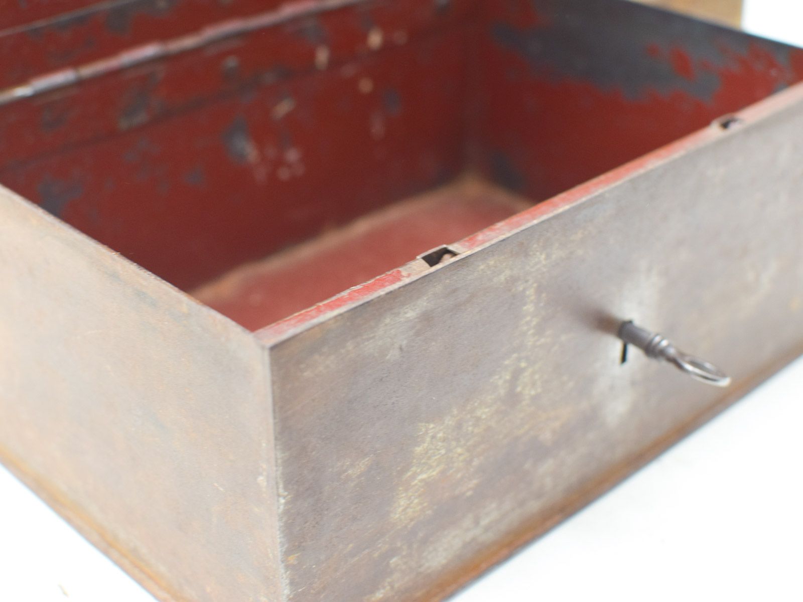 Alternative view of Ijzeren vintage geldkistje 52274