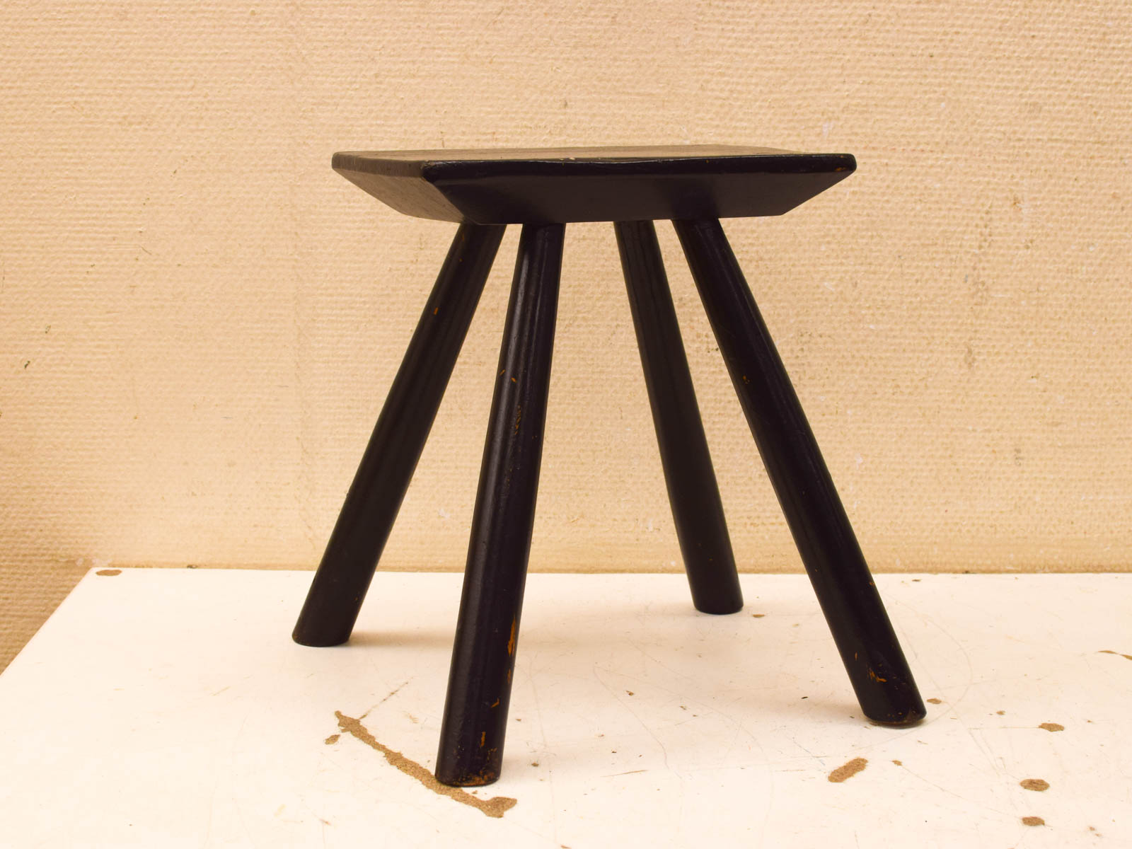 Houten krukje 52280