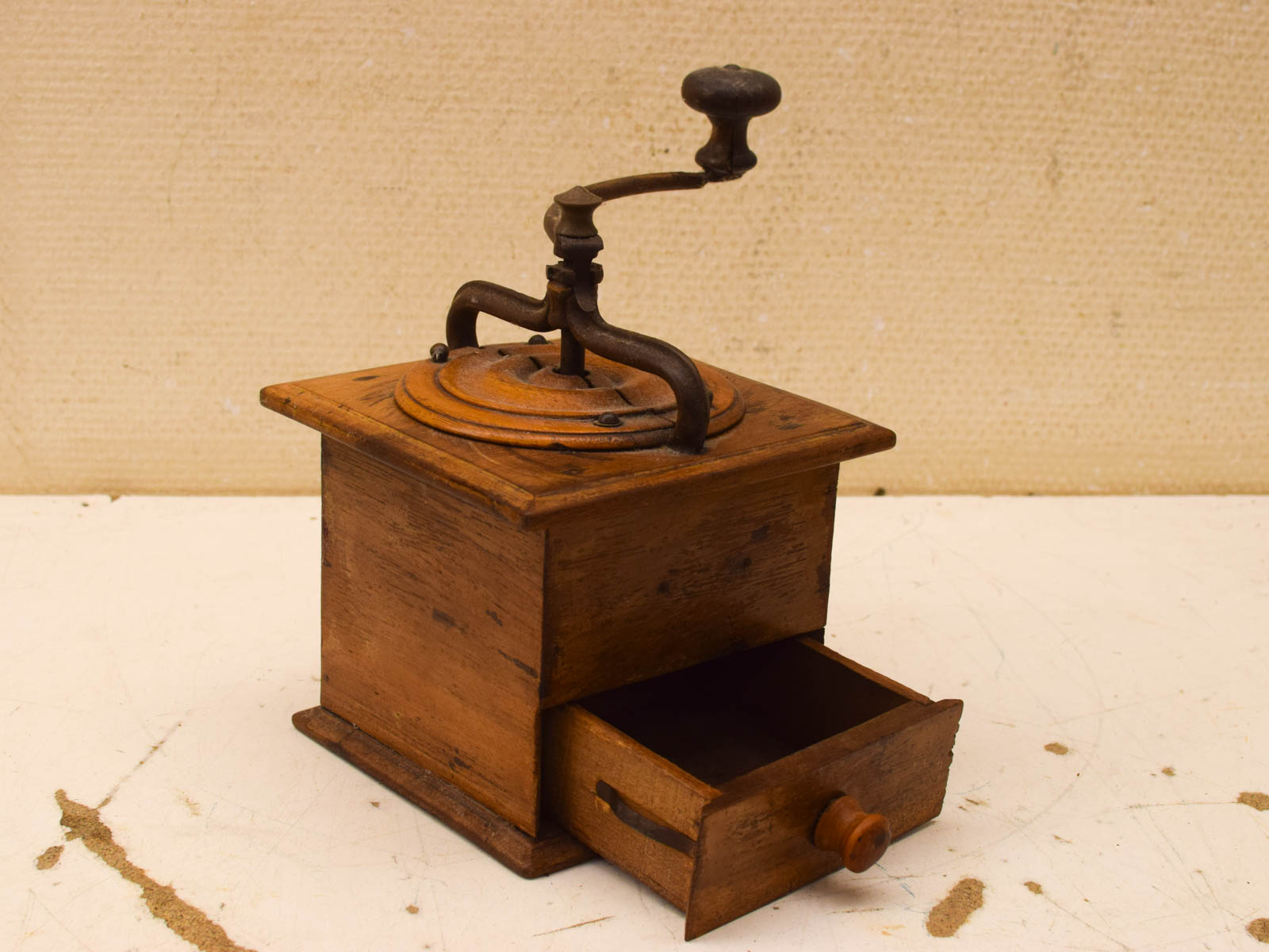 Alternative view of Houten koffiemolen 52340