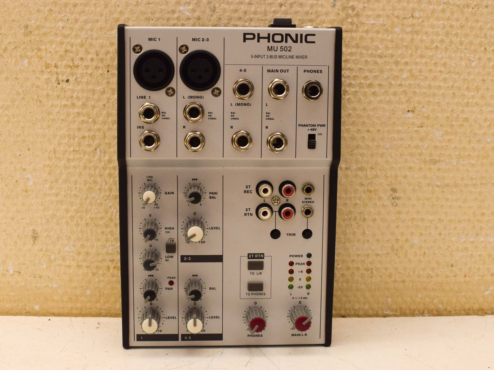 Alternative view of Phonic  MU 502  Compacte mixer 52345