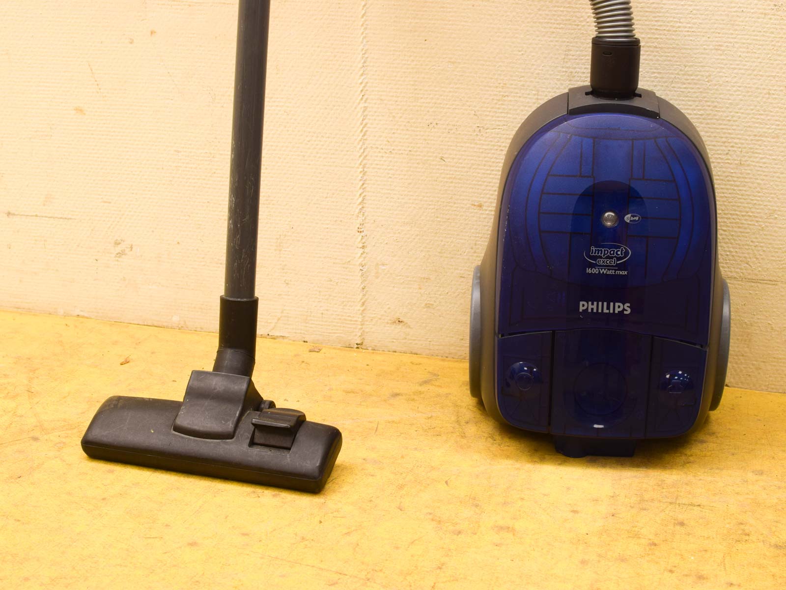 Alternative view of Philips impact excel stofzuiger 52377