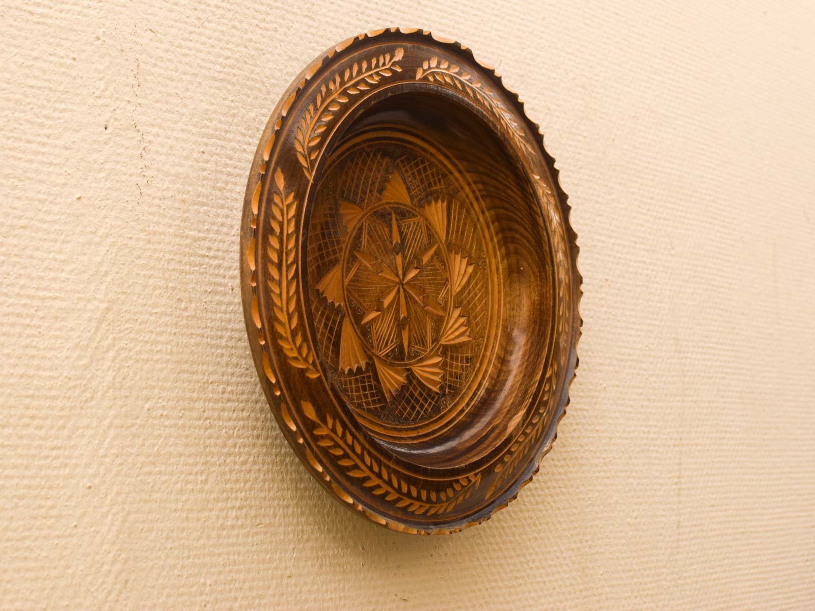 Alternative view of Houten wandschaal 52382